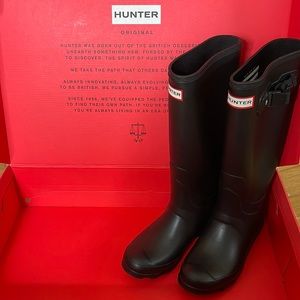 HUNTER RAIN BOOTS!!